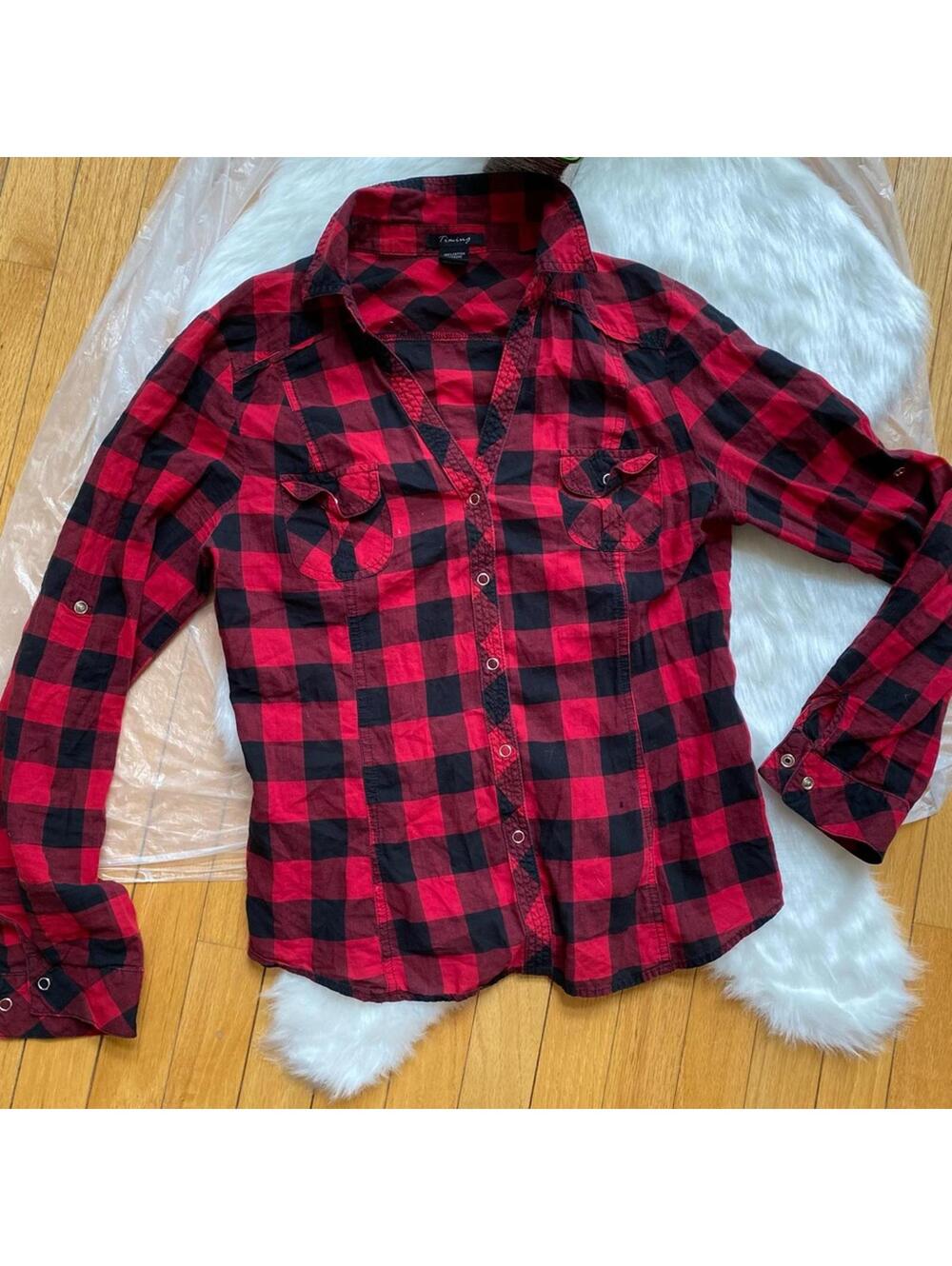 Timing Red and Black Plaid Button-Up Shirt Small